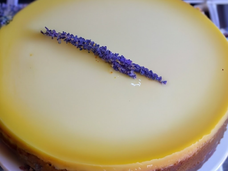 Tarta de Queso con Lavanda y Miel